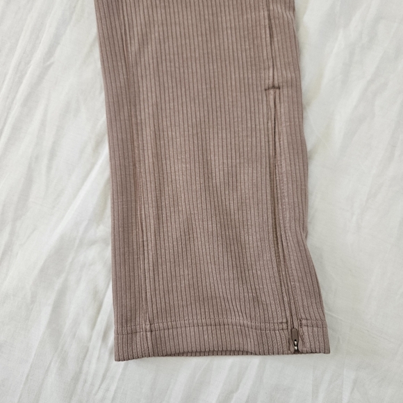 Lululemon Softstreme Zip-Leg HR Crop 25" TPTC Taupetastic Women's Size 4 - Picture 3 of 7